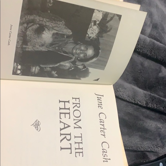 JUNE CARTER CASH SIGNED BOOK - Picture 15 of 16